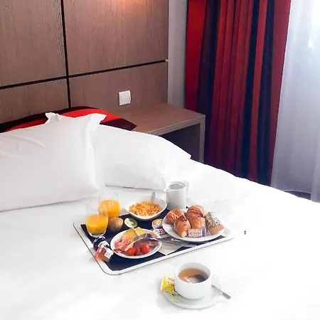 Kyriad Centre מלון 3*