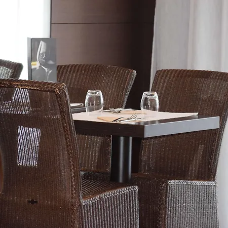 מלון Kyriad Centre 3*