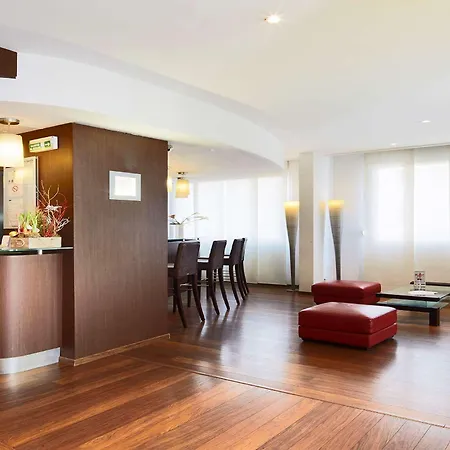 Kyriad Centre מלון 3*