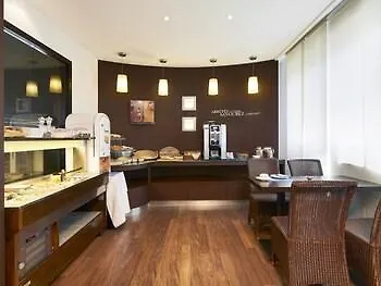 מלון Kyriad Centre
