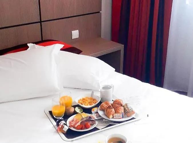 Kyriad Centre Hotel 3*