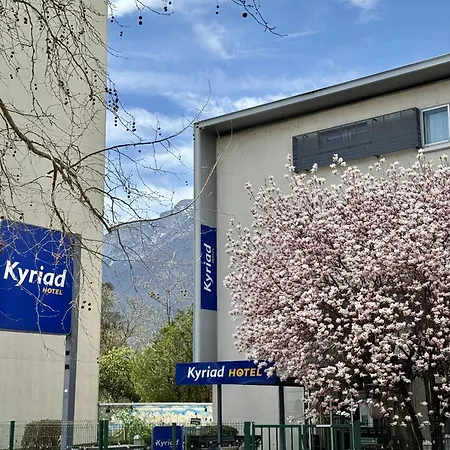 מלון Kyriad Centre 3*