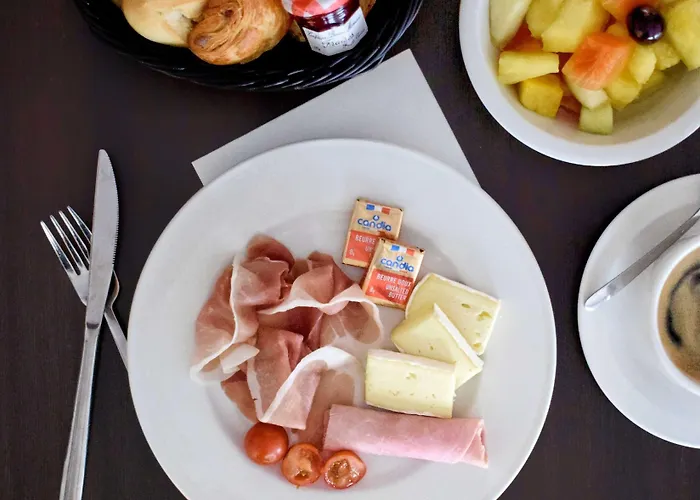 Hotel Kyriad Centre 3*