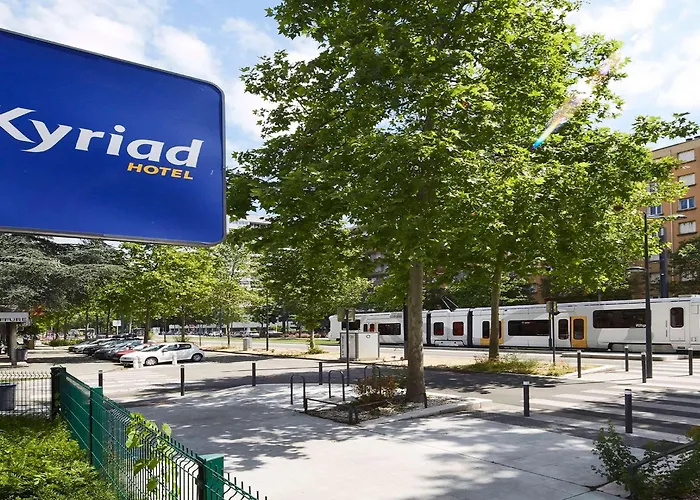 Kyriad Centre 3*