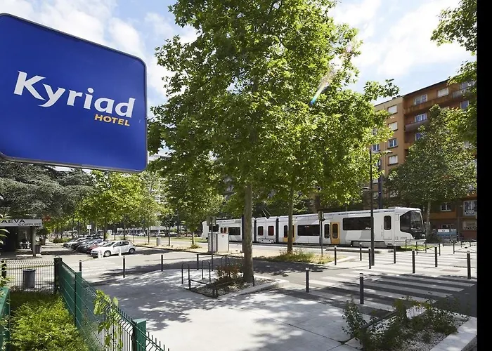 מלון Kyriad Centre 3*