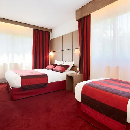 Hotel Kyriad Centre 3*