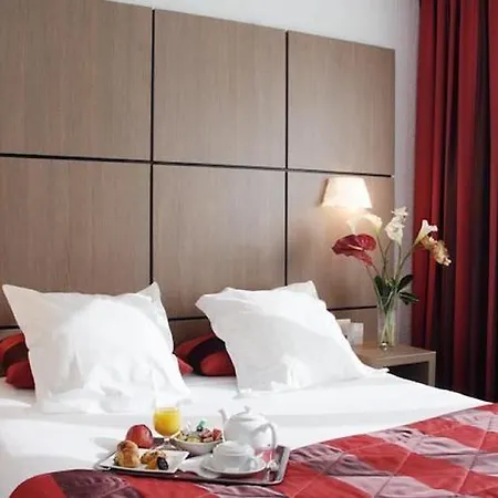 Hotel Kyriad Centre 3*